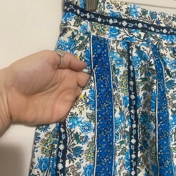 Loft LIKE NEW blue mixed pattern circle skirt with pockets size L - Picture 3 of 4